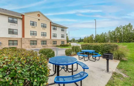 Extended Stay America Select Suites - Milwaukee - Wauwatosa Отели рядом с достопримечательностью «Time Square Watch Shop»