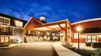 Best Western Plus Intercourse Village Inn  Suites Hotel dekat American Military Edged Weaponry Museum