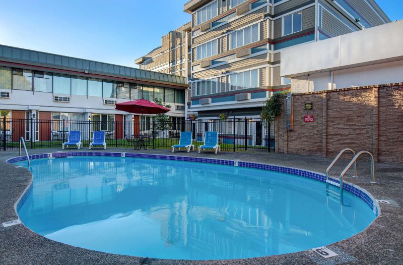 Days Inn by Wyndham Victoria Airport Sidney photo 2