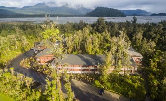 Te Waonui Forest Retreat