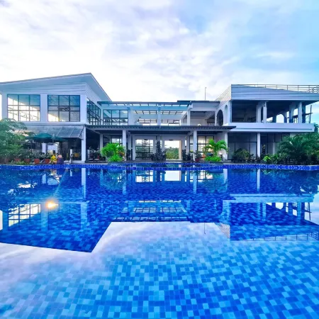 Vistapaloma Beach Resort