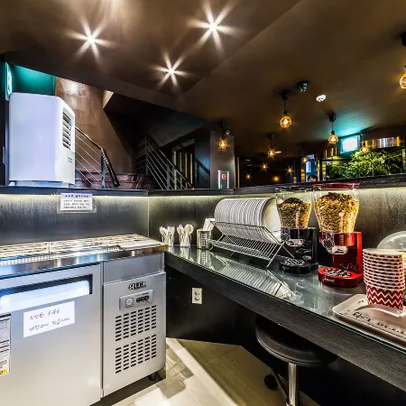 HOTEL SEVEN Отели рядом с достопримечательностью «Парк Джаю»