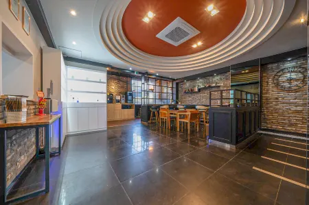 Busan Myeongji Oceanview JK Hotel Отели рядом с достопримечательностью «Yishu Island Migratory Park»