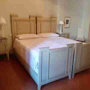 Volterra - Palazzo Contugi (XIV Sec) Rooms