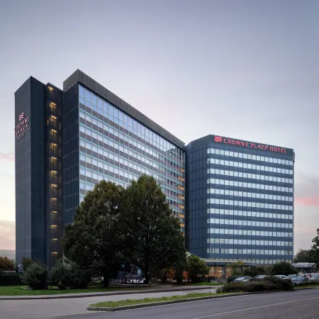Crowne Plaza MILAN - LINATE by IHG Отели рядом с достопримечательностью «Железнодорожная станция Milan Rogoredo»