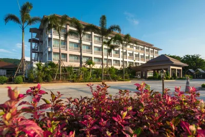 Swan Lake Hotel Sattahip Royal Thai Navy SEAL History Building 주변 호텔