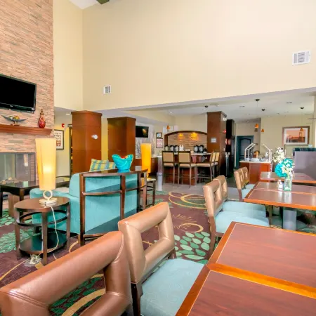 Staybridge Suites HOUSTON IAH - BELTWAY 8 by IHG Отели рядом с достопримечательностью «Торговый центр Greenspoint»