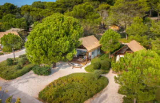 Arena One 99 Glamping Hotel a 