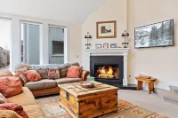 Legacy House by AvantStay Beautiful 4Bdr Home in Great Location w Hot Tub Các khách sạn gần Main Street