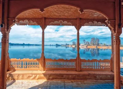 Houseboat New Golden Flower Ξενοδοχεία στην πόλη Nigeen Lake