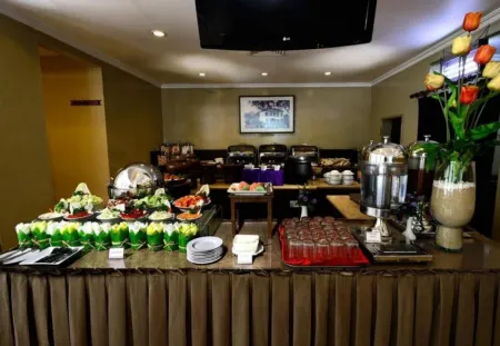 Hotel Sriwijaya Jakarta Отели рядом с достопримечательностью «Мечеть Истикляль»