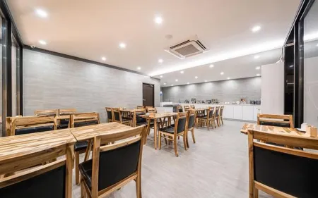 Gwangju Hanam Hotel H-Evian Отели рядом с Аэропорт Кванджу