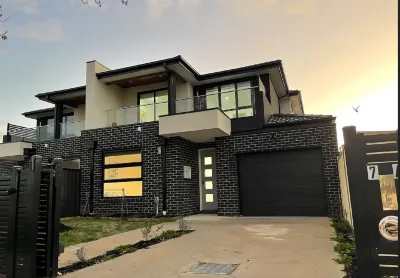 Brand New House in Sunshine West