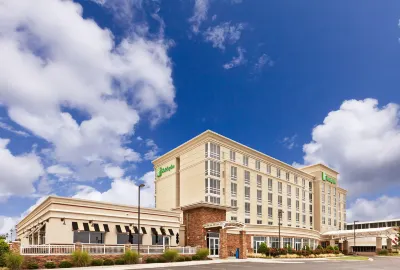 Holiday Inn Ardmore I-35 Hotels near JCPenney