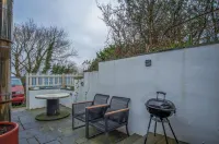 The Lodge - 1 Bedroom - Freshwest Beach Retreat Hotels in Angle