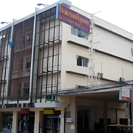 Sri Chumphon Hotel