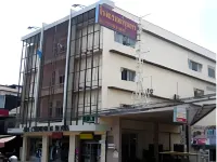 Sri Chumphon Hotel Hotel dekat Wat Don Muang
