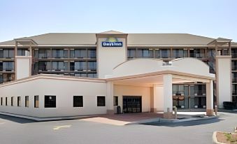 Days Inn by Wyndham Columbus-North Fort Moore