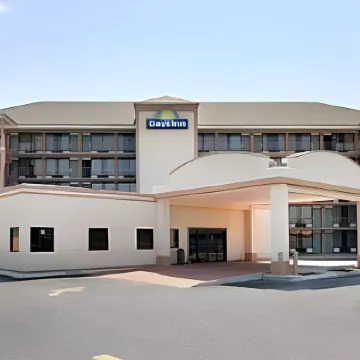Days Inn by Wyndham Columbus-North Fort Moore