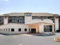 Days Inn by Wyndham Columbus-North Fort Moore Hotel a 