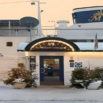 Mälardrottningen Yacht Hotel Отели рядом с достопримечательностью «Стокгольмский Музей танца»