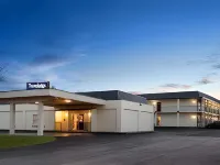 Super 7 Inn