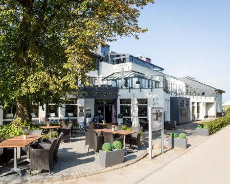 Hotel Künstlerquartier Seezeichen Hotels in Ahrenshoop