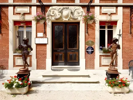 Logis Hôtel Château Corneille