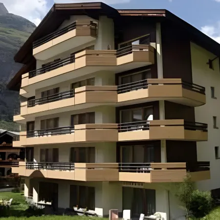 BaseCamp Hotel