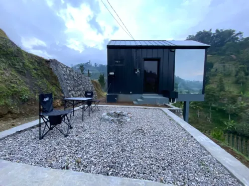 Alazka Cabin Hotels in Cisarua