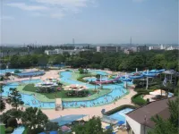 black and white Hotels in Hino