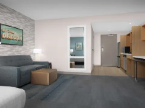 ホーム 2 スイーツ バイ ヒルトン ユージーン ダウンタウン ユニバーシティ エリア ユージンのホテル