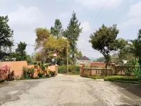 Villa Yustisia Curug 7 Cilember Hotel di Megamendung