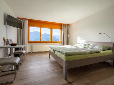 Zurschmitten 10 2.UG Süd Hotels in Fiesch