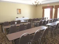 La Quinta Inn & Suites by Wyndham Orange Hotels in Orange