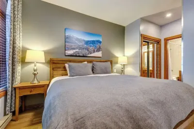 Creekside 2 Bedroom with Incredible Mountain Views