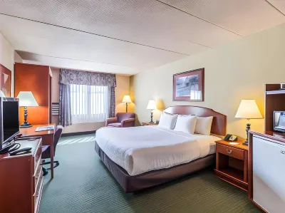AmericInn & Suites By Wyndham Baraboo Event Center Hotels in Baraboo