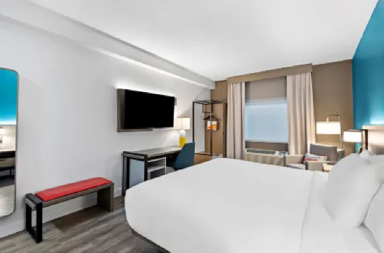 Comfort Inn & Suites Hotels near Rancho Deluxe