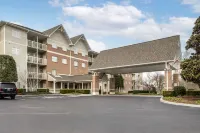 LeConte Hotel & Convention Center, Ascend Hotel Collection Hotels near Brian Hoffman's Remembering Red - A Tribute To Red Skelton