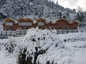 Rooftop Cottages & Restaurant, Pangot