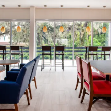 Holiday Inn Express & Suites DELAND SOUTH by IHG