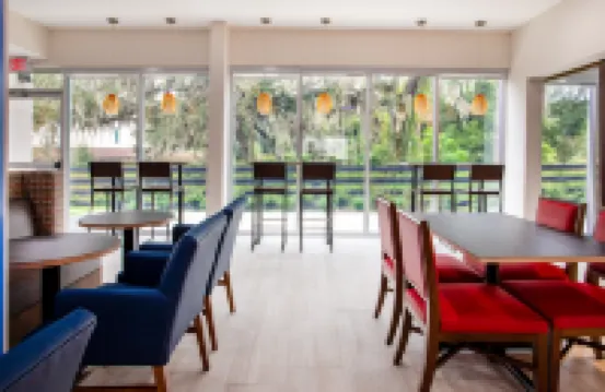 Holiday Inn Express & Suites DELAND SOUTH by IHG