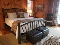 Escape to Your Cozy Cashiers Retreat, Just a Hop Away from Lake Glenville Hotels in Hamburg