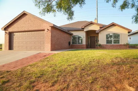 Dante’s Place-Spacious 3BR Home Near I-20 Отели в г. Биг Спринг