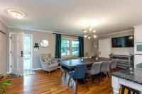 3 BR 2 bath 5 beds! sleeps 8. Pool, hot tub oasis in LEX