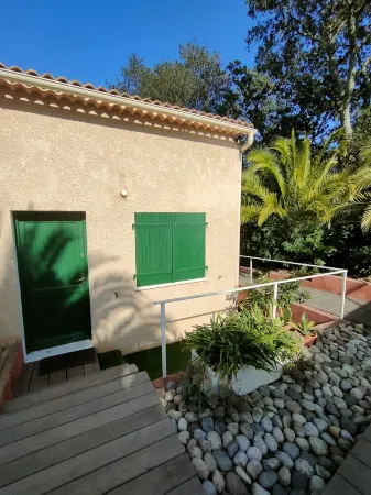 Apartment in a quiet, private estate with swimming pool, tennis court and petanque area