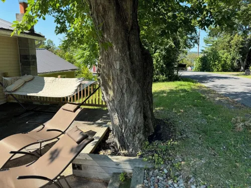 Canandaigua Lake Cottage— to Private Lake Access