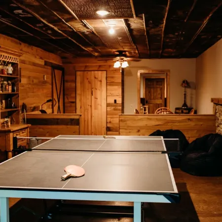 Unwind in Nature's Solitude: Discover our mountain farmhouse getaway