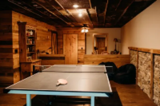 Unwind in Nature's Solitude: Discover our mountain farmhouse getaway