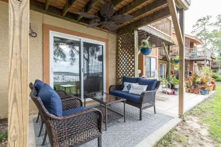 Modern Coastal Escape on Beaufort's Battery Creek